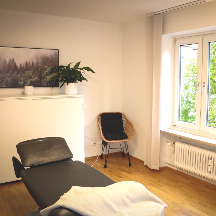 Healex Praxis für Osteopathie Impression Behandlungsraum in München